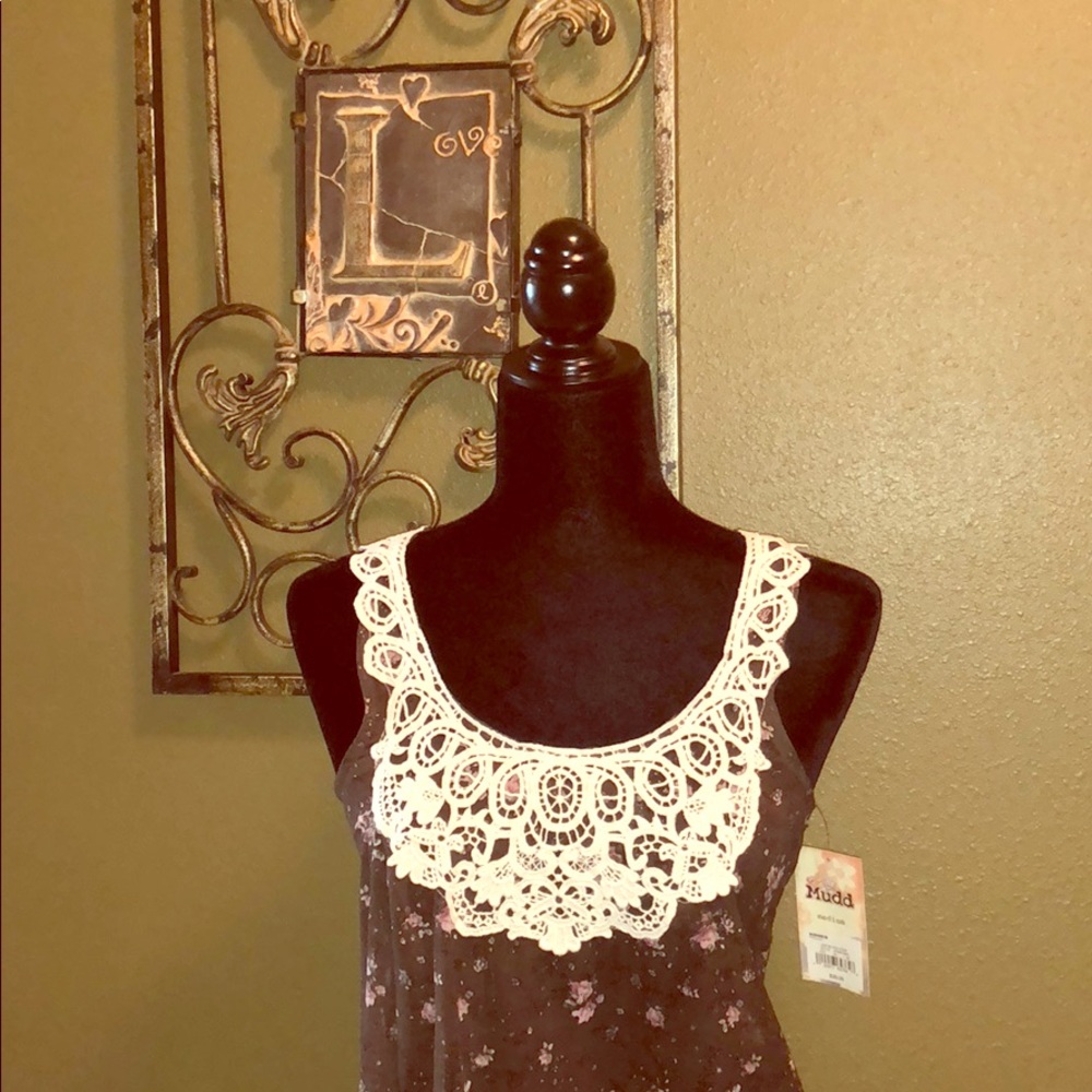 😎 3/$25 NWT Mudd Sheer Designed Tank Top